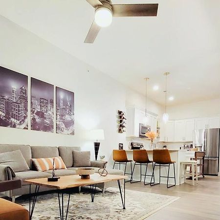 New Stylish Getaway- 5 Mil To Uptown/3 Smart Tvs! Apartment Шарлът Екстериор снимка