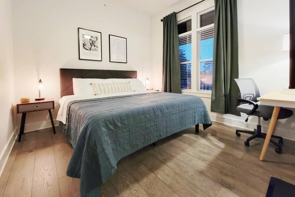 New Stylish Getaway- 5 Mil To Uptown/3 Smart Tvs! Apartment Шарлът Екстериор снимка