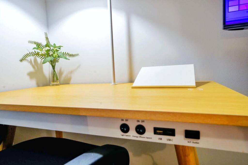 New Stylish Getaway- 5 Mil To Uptown/3 Smart Tvs! Apartment Шарлът Екстериор снимка